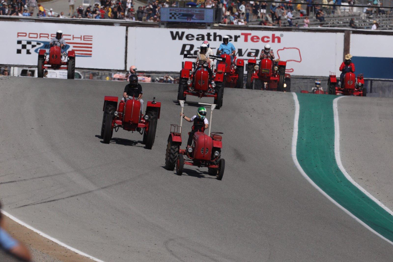 Illustration for article titled Porsche Tractor Racing Is the Real Pinnacle of Motorsport